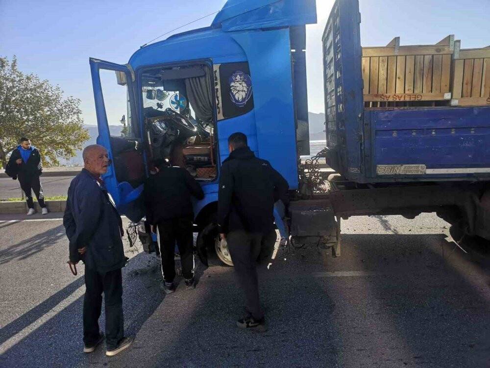 Isparta-Konya yolunda kaza: Tır karşı şeride geçti