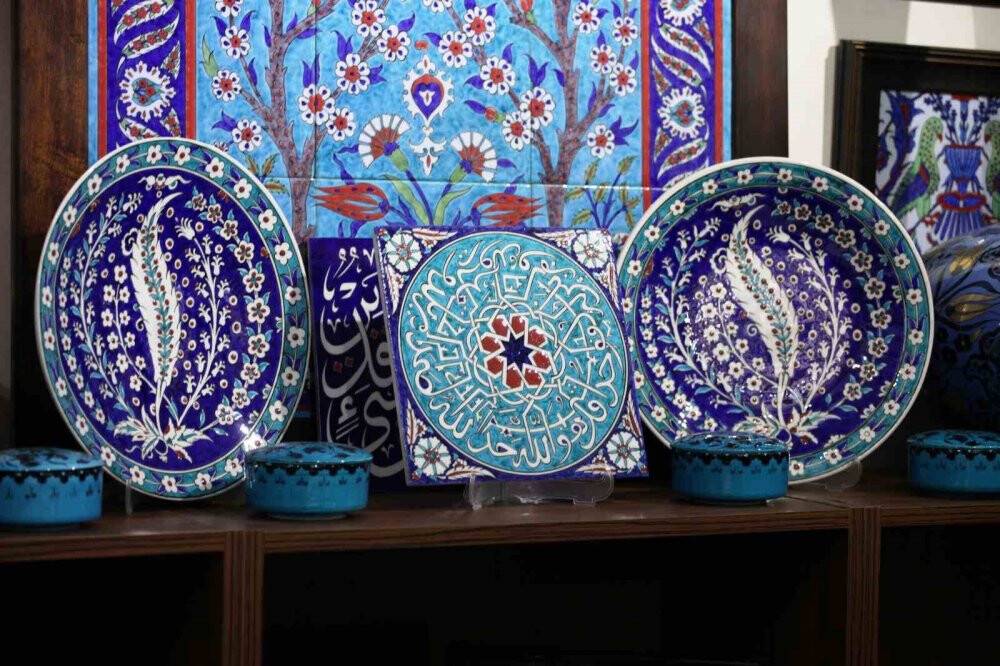 Mevlana Müzesinin yeşil kubbesinin çinileri onun atölyesinden çıktı: Konyalı ustasız usta 30 yıldır bu işi yapıyor