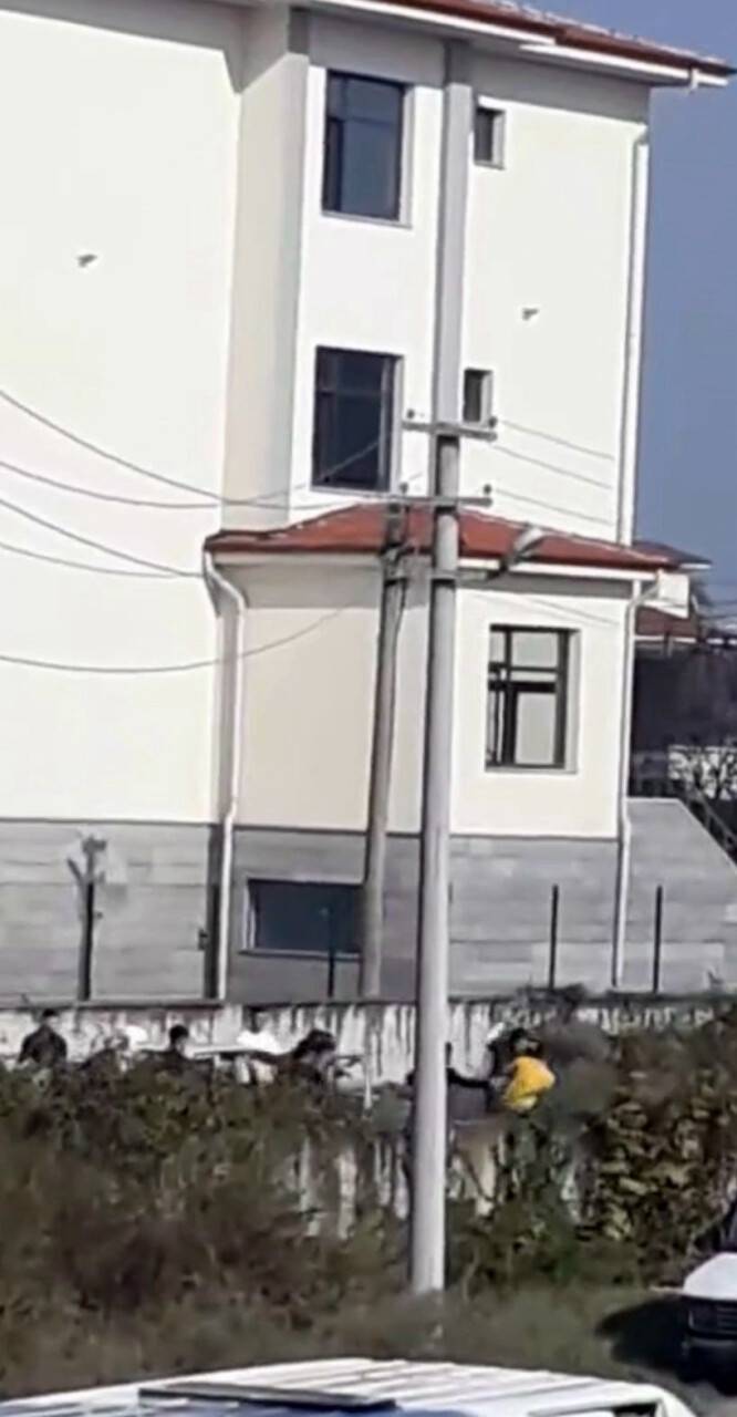 Tekme tokat kavga ettiler