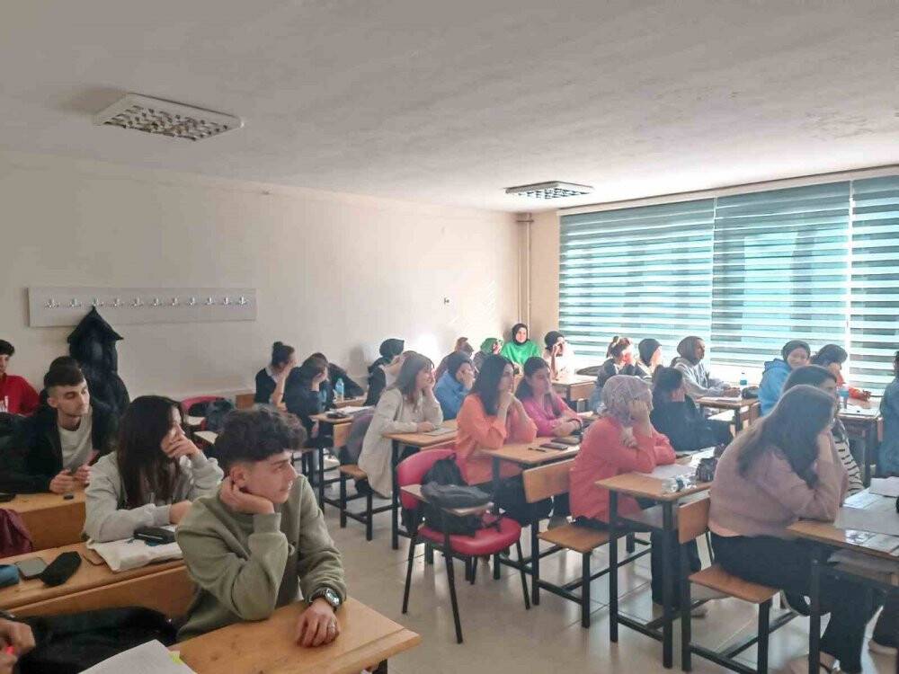 Karapınar HEM’deki YKS kursuna yoğun ilgi