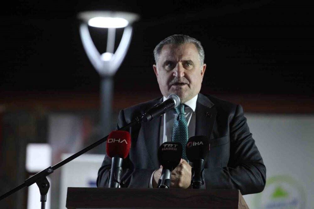 Gençlik ve Spor Bakanı Bak Hüyük'te: Gençlerimizin çiftçilikle uğraşmasını istiyoruz