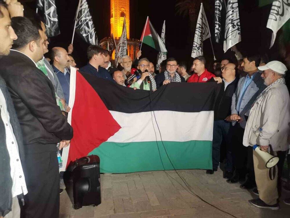 İzmir'de İsrail'in Gazze saldırısı protesto edildi