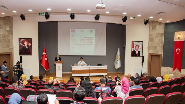 selcuk-universitesi-bilim-insanlarini-bir-araya-getirdi-4.jpg