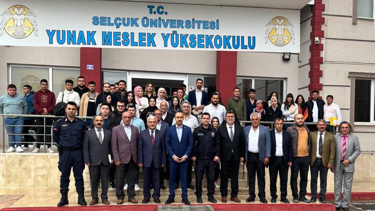 selcuk-universitesi-yunak-myoda-3-ayri-etkinlik-duzenlendi-4.jpg