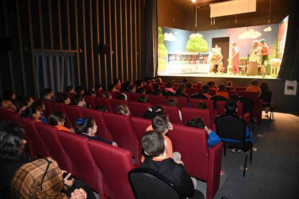 Konya'da öğrenciler tiyatro ile sıfır atık bilinci kazanıyor