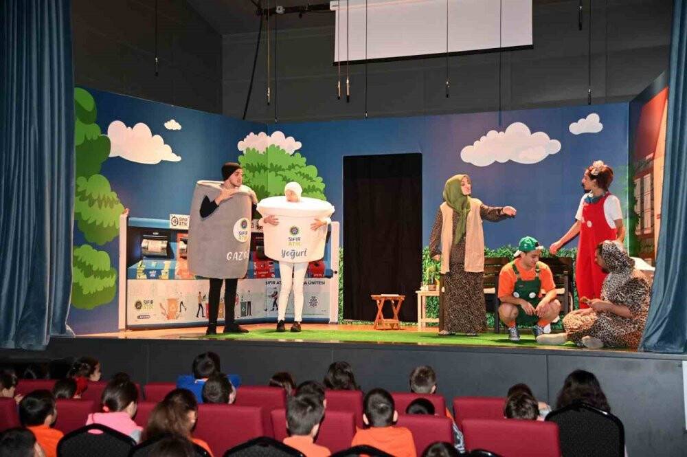 Konya'da öğrenciler tiyatro ile sıfır atık bilinci kazanıyor