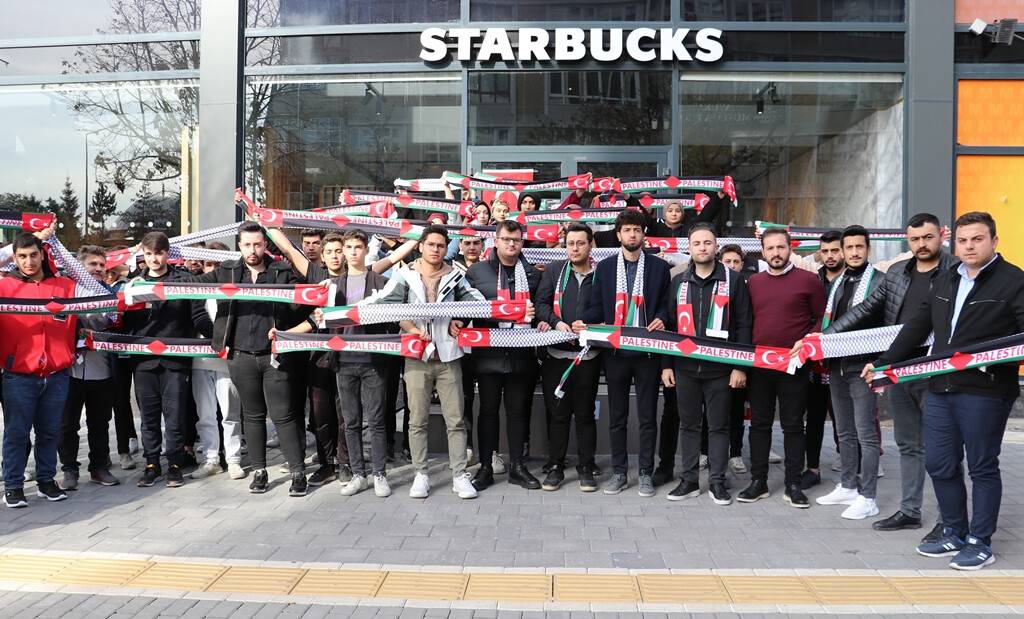 aa-20231027-32535069-32535068-ak-parti-genclik-kollarindan-turkiye-genelindeki-starbucks-subelerinde-protesto.jpg