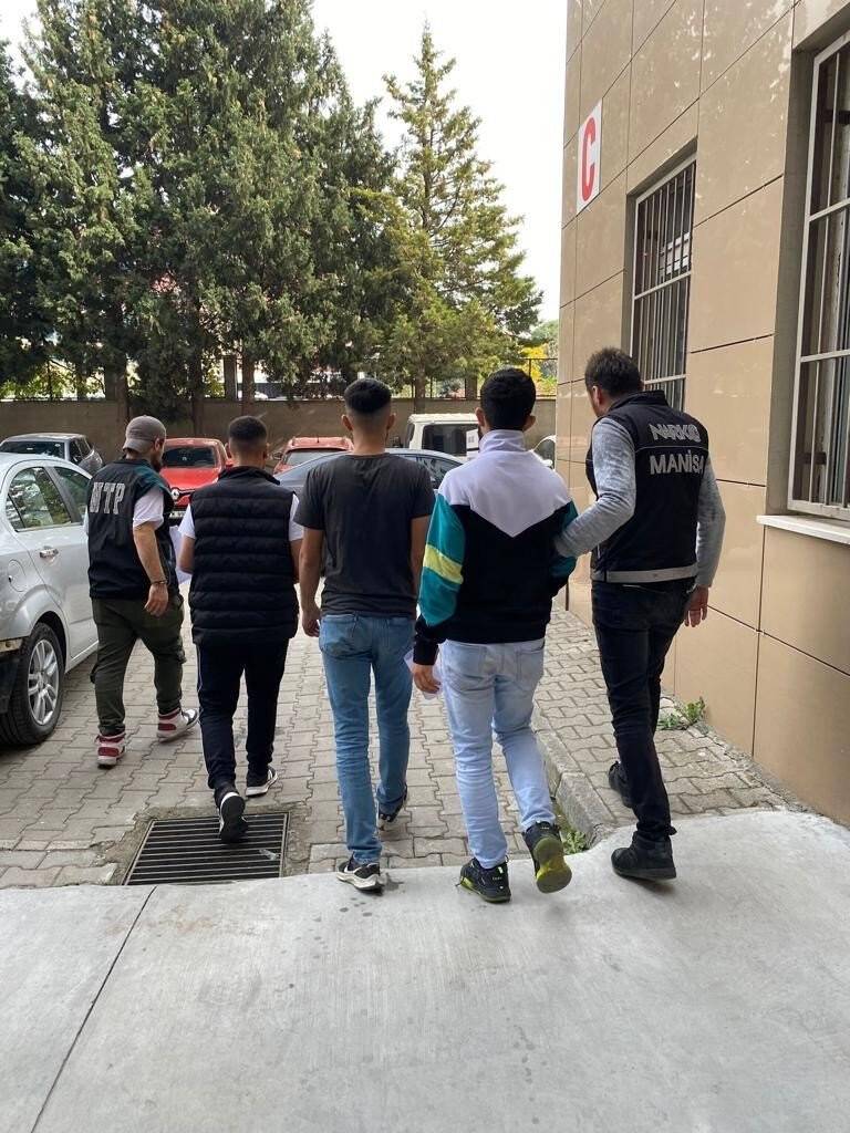 Manisa'da uyuşturucu tacirleri tek tek yakalanıyor: 26 tutuklama