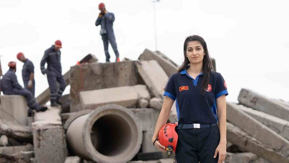 İzmirli depremzede başka hayatları kurtarıyor