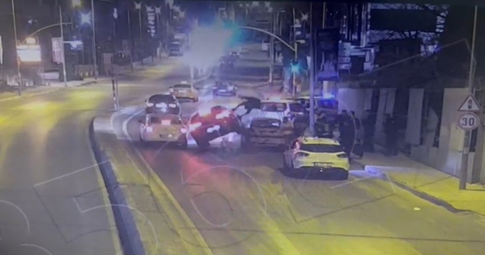 Alkollü sürücü dehşet saçtı: Çarptığı bekçi takla atıp tavana düştü