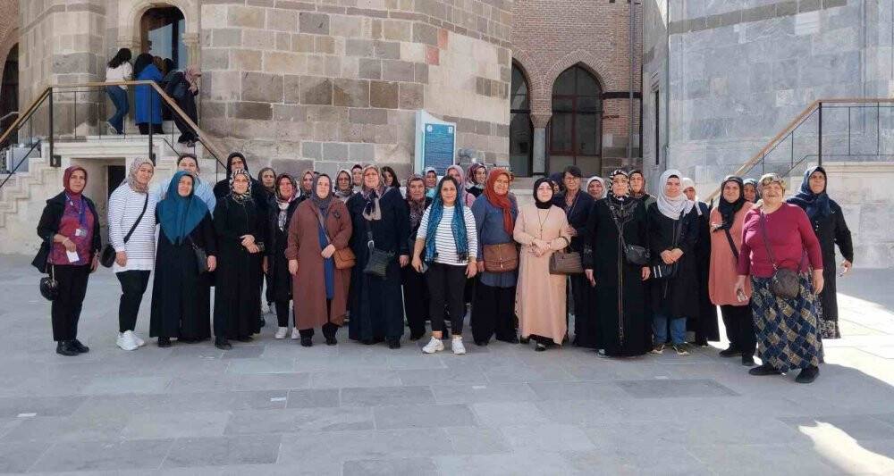 Mamaklı kadınlar Konya'yı gezdi