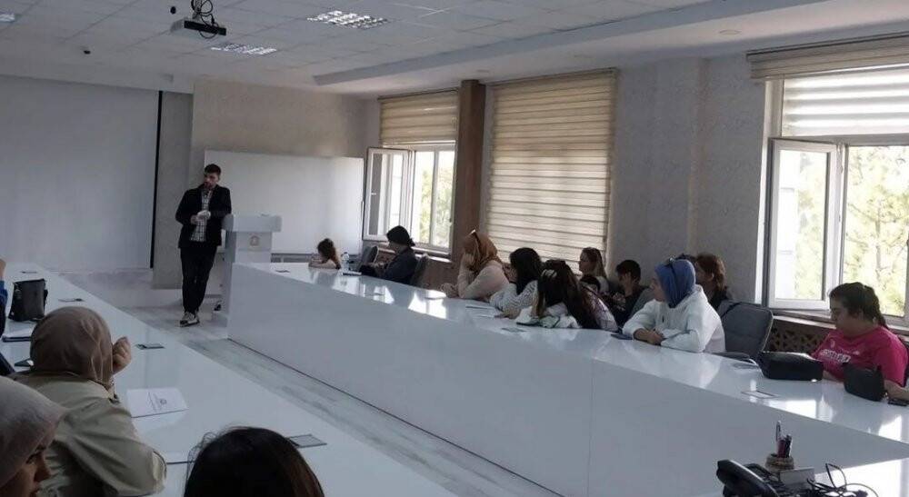 Kütahyalı öğrenciler ve aileleri Konya'yı gezdi