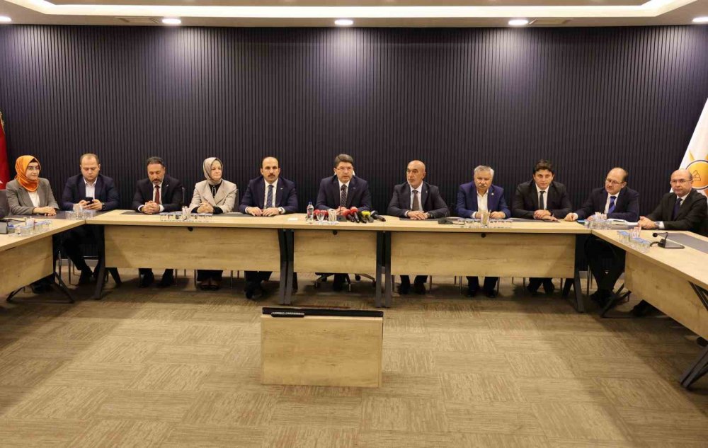 Bakan Tunç'tan AK Parti Konya İl Başkanlığı'na ziyaret