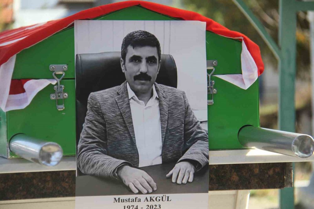 Trafik kazasında ölen Konyalı İŞKUR Antalya Müdürü'nü toprağa verildi
