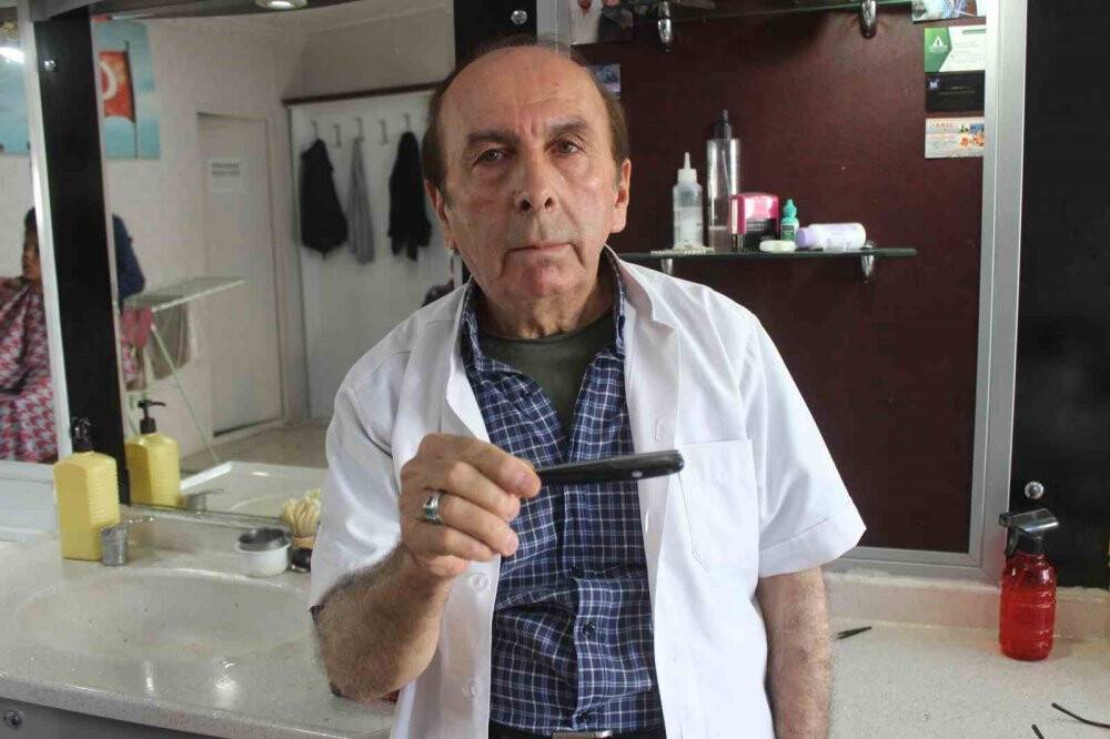 Yarım asırdır ilk günkü aşkla yapıyor: Konyalı berber genç meslektaşlarına azmiyle örnek oluyor