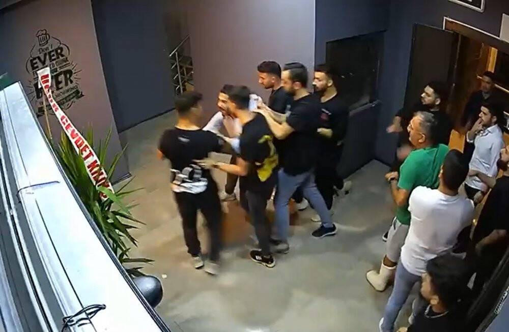 Alkollü gece kulübünde polis ve gazeteci darp edildi!