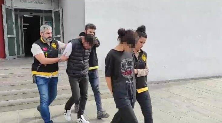 Motosiklet hırısızı sevgililer güvenlik görevlisinin yumruğuna takıldı! (TIKLA& İZLE)