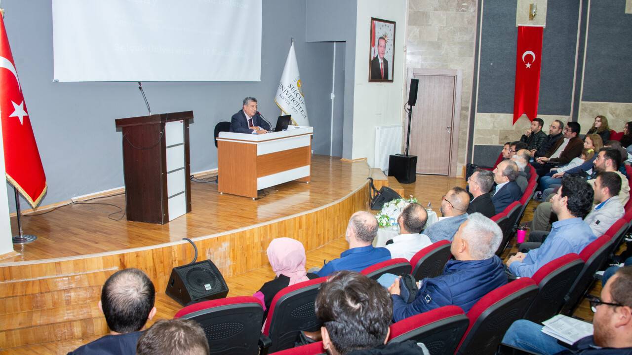selcuk-universitesinde-savunma-sanayinde-gorunmezlik-konusu-ve-malzeme-bilimi-anlatildi-2.jpg