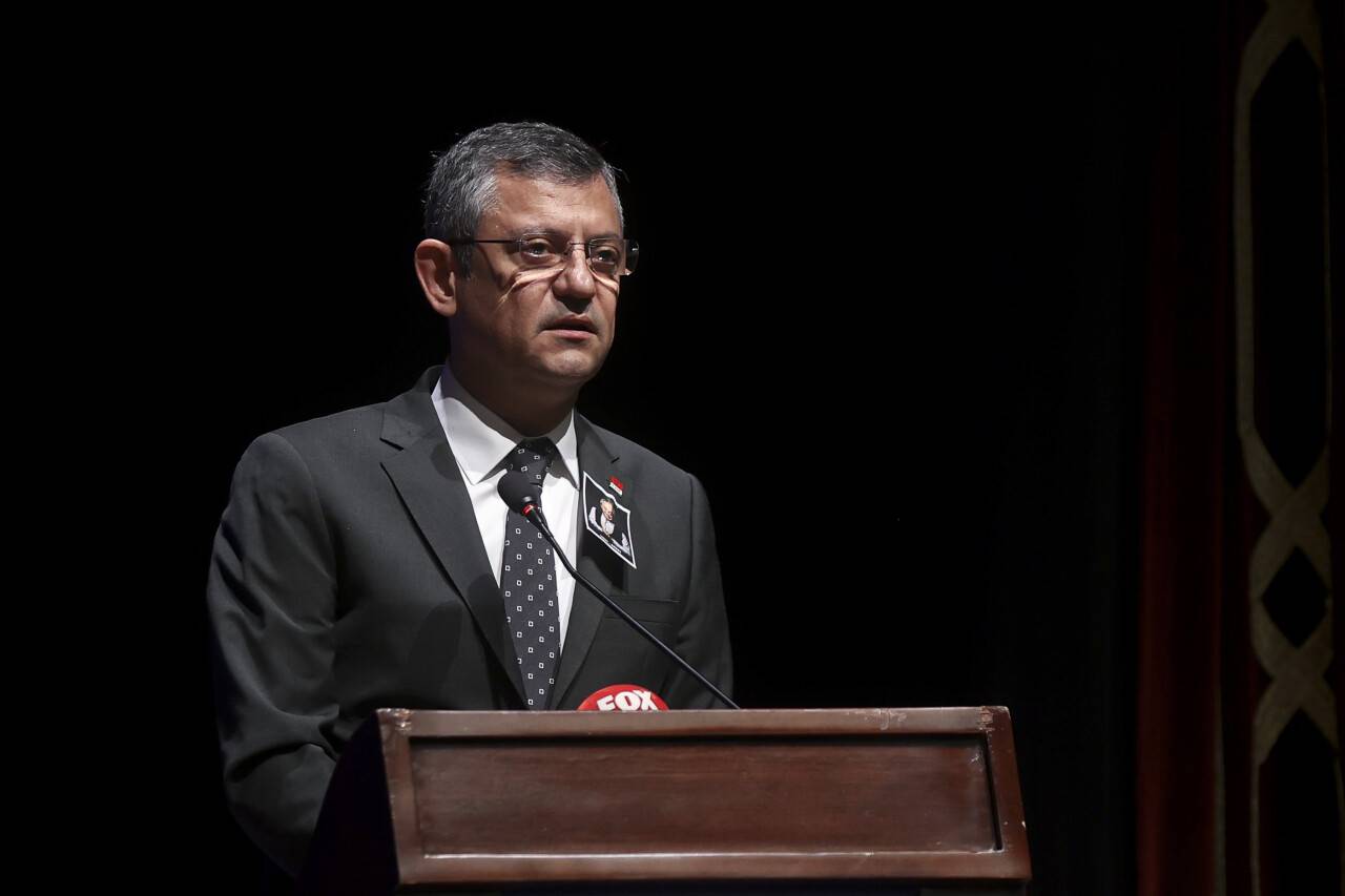 aa-20231118-32953681-32953668-istanbulda-vefat-eden-sunucu-ve-yazar-metin-uca-icin-toren-duzenlendi.jpg