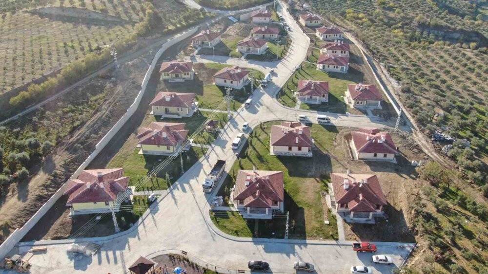 Enkaz kentte afet konutlarında yaşam başladı