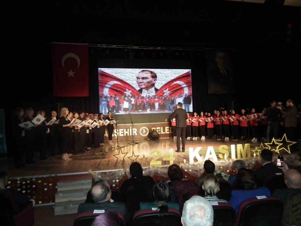 Akşehir'de coşkulu Öğretmeler Günü kutlaması