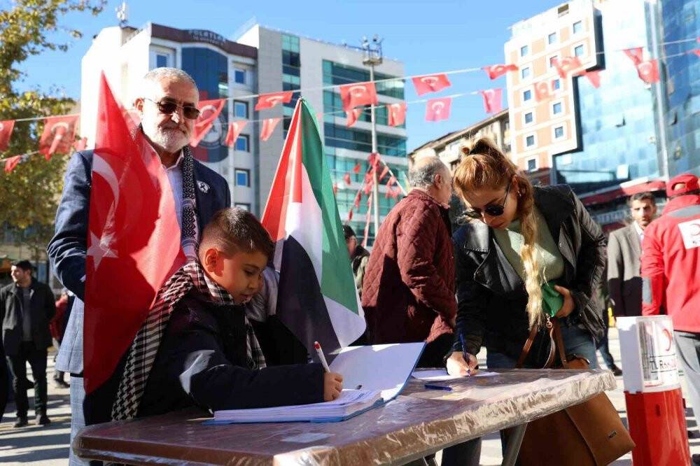 Bu imza, ’’İsrail yıkılacaksa senin bu imzanla yıkılacak’’ dedirtti