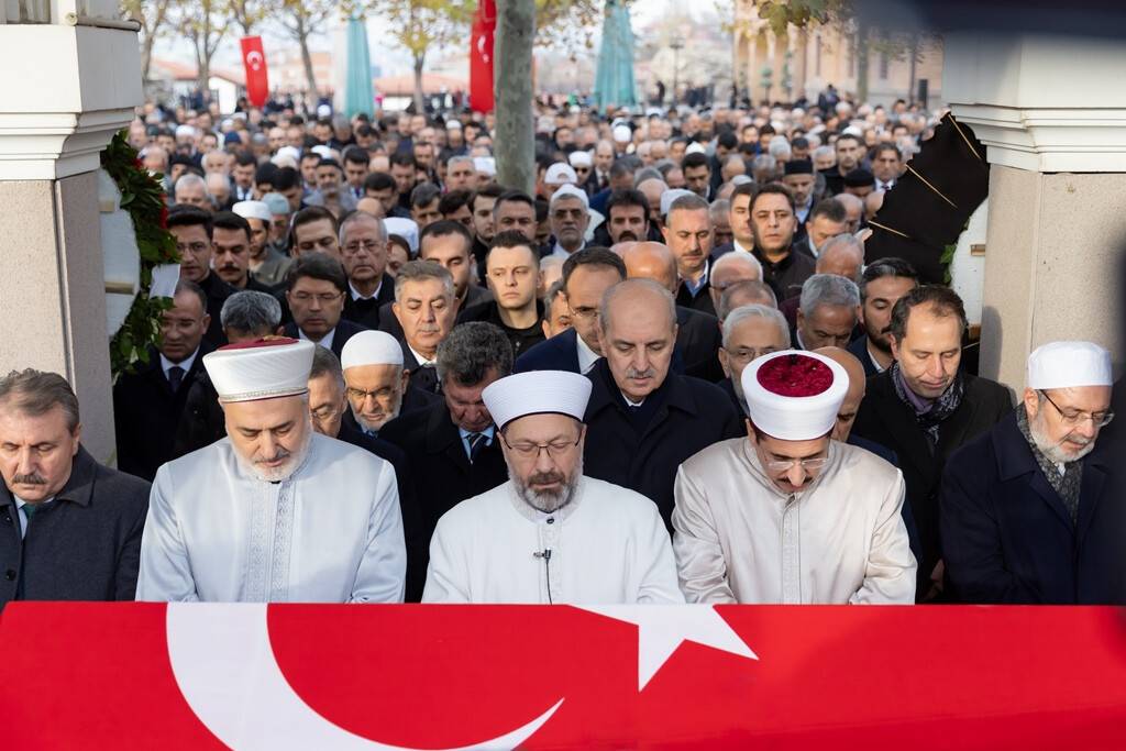 aa-20231204-33101259-33101258-eski-diyanet-isleri-baskani-lutfi-dogan-icin-cenaze-toreni-duzenlendi.jpg