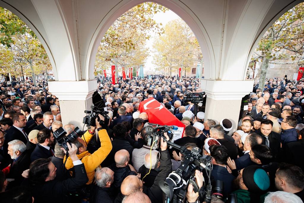 aa-20231204-33101368-33101361-eski-diyanet-isleri-baskani-lutfi-dogan-icin-cenaze-toreni-duzenlendi.jpg