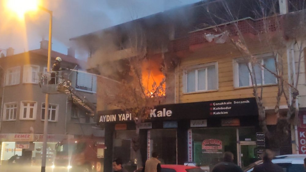 Akşehir'de ev yangını: 3 kişi dumandan etkilendi