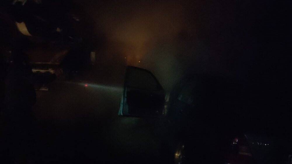 Motor kısmı yanmaya başlayan araç alev topuna döndü