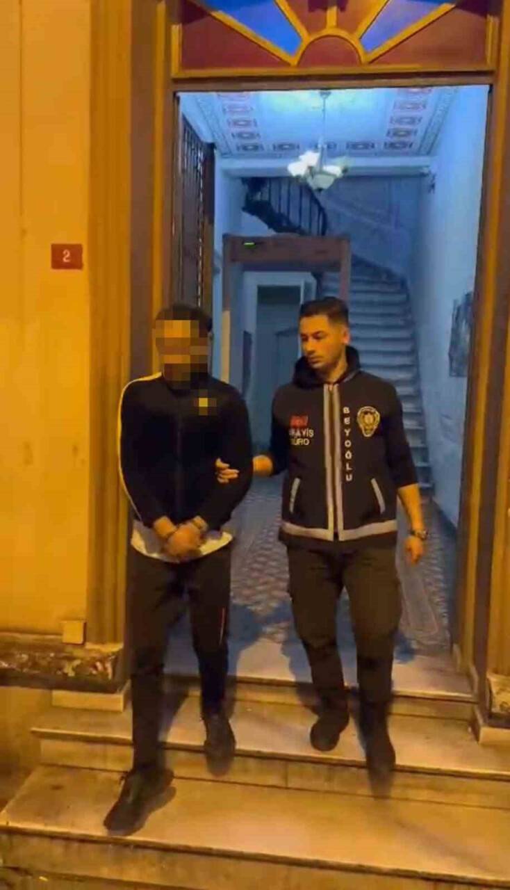 Cihangir’de 12 saat boyunca kumbarayı soyan hırsızı polis 2 saatte yakaladı