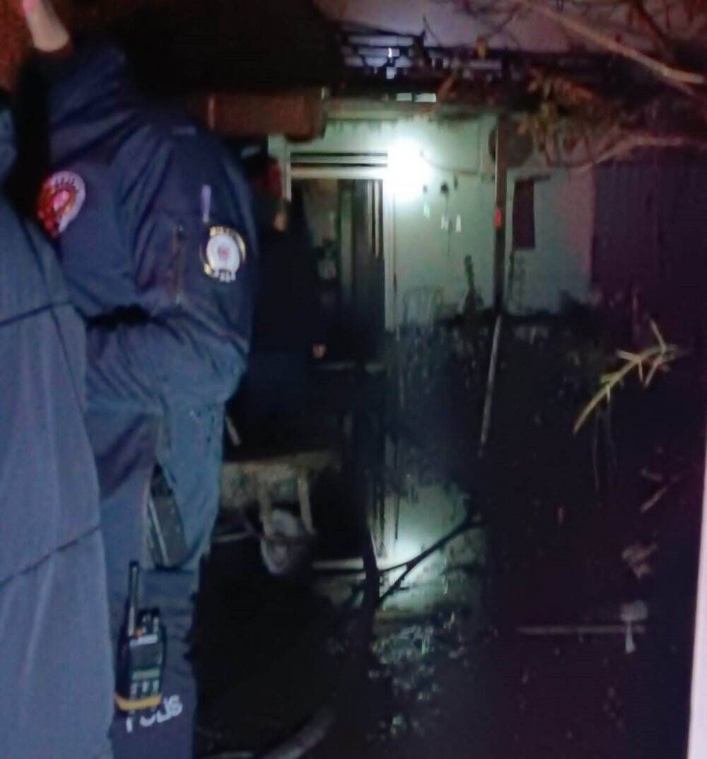 Manisa’da yaşlı adam yanmaktan son anda kurtarıldı