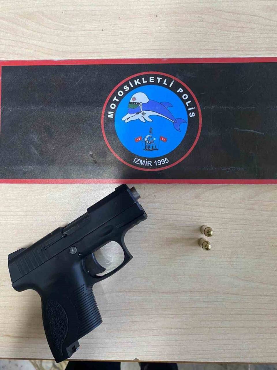 30 yıl hapis cezasıyla aranan hırsız, İzmir'de yakalandı