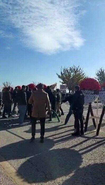 Malatyalı şehidin cenazesinde CHP’nin çelengi parçalandı!