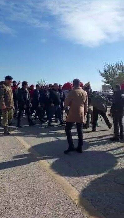 Malatyalı şehidin cenazesinde CHP’nin çelengi parçalandı!