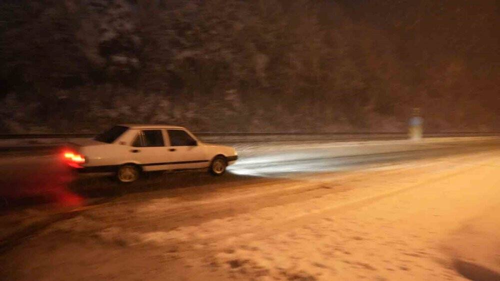 Kar kalınlığı 10 santimetreye ulaştı