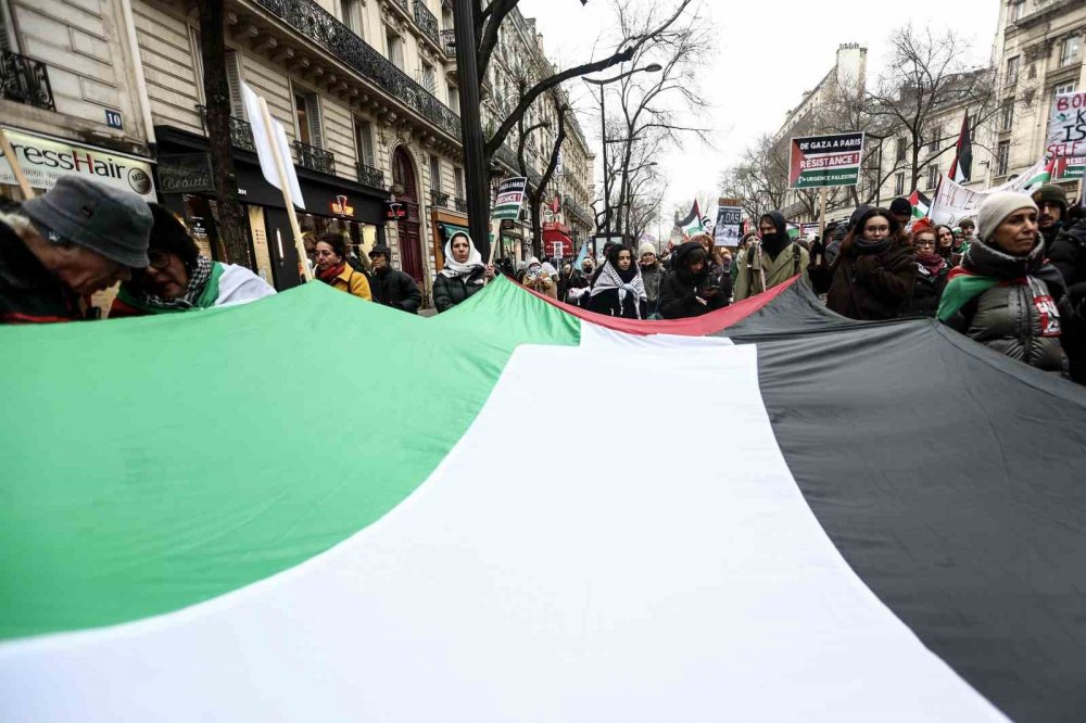 Fransa’da eksi 3 derecede Filistin’e destek gösterisi