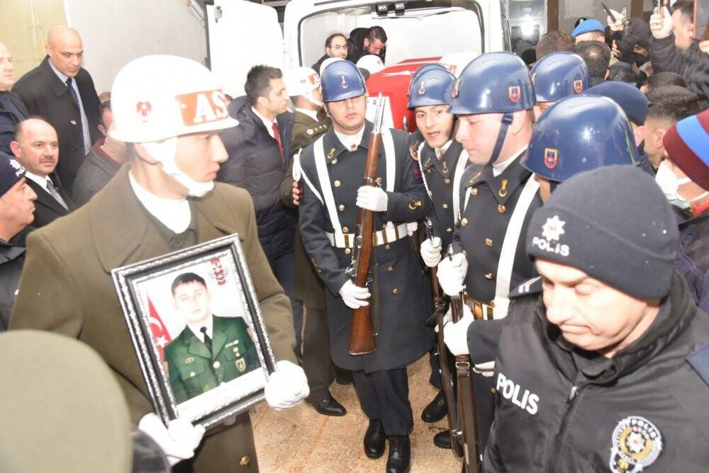 Şehidi memleketinde binler karşıladı