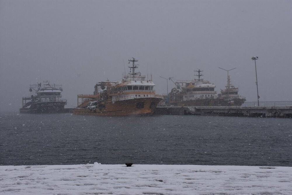 Sinop’ta kar yağışı sürücülere zor anlar yaşattı