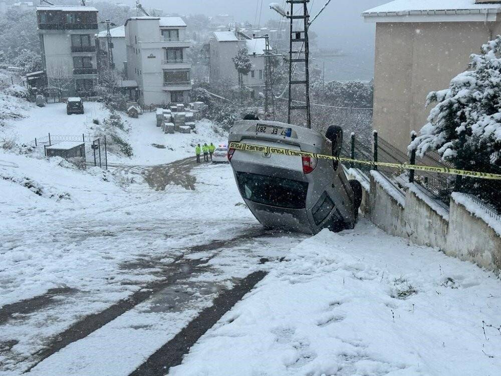 Sinop’ta kar yağışı sürücülere zor anlar yaşattı