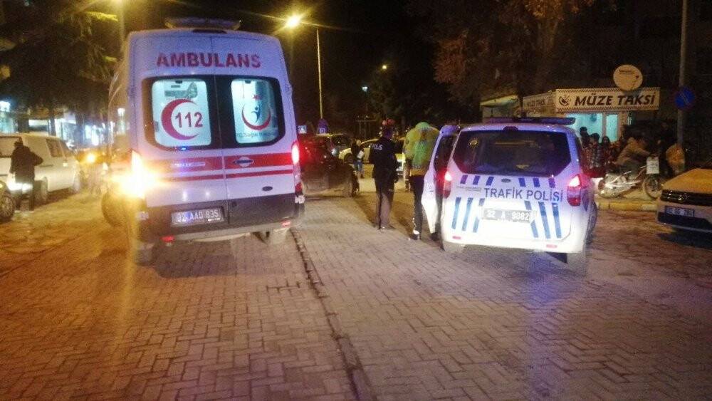 Otomobil ile motosiklet kafa kafaya çarpıştı: 1 yaralı