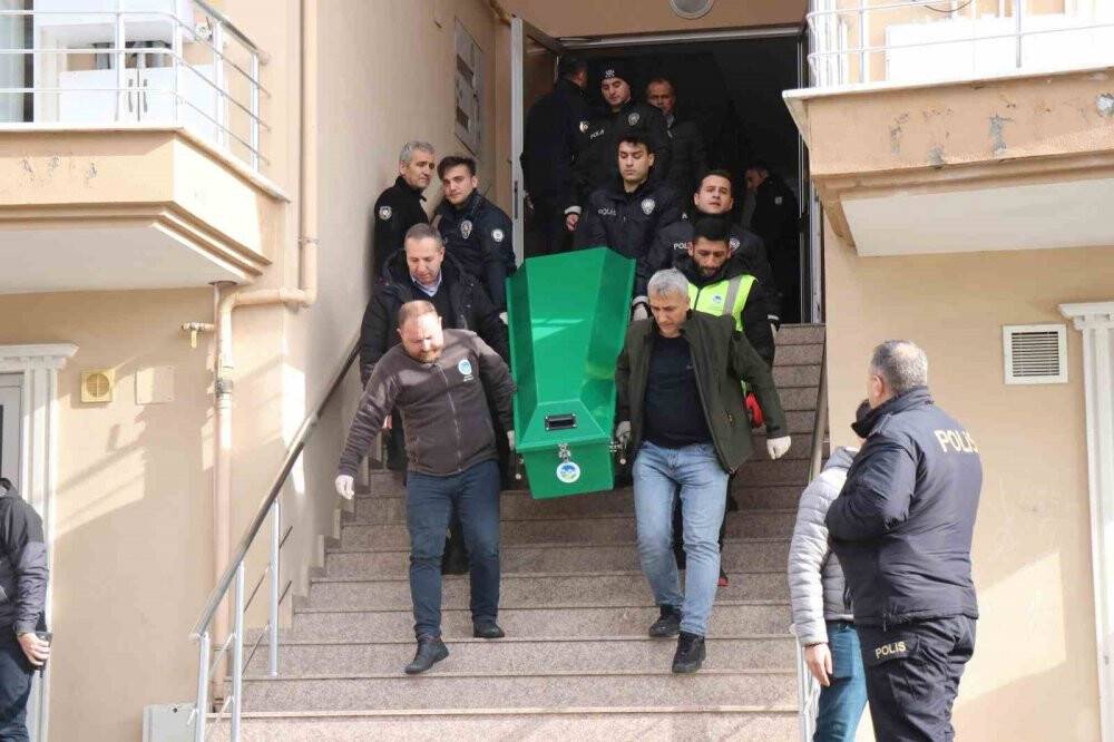 Kahreden olay: Cinnet geçiren komiserden aile katliamı!