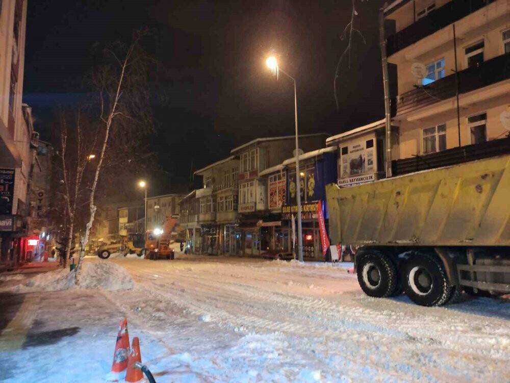 Ardahan’da kar hayatı felç etti