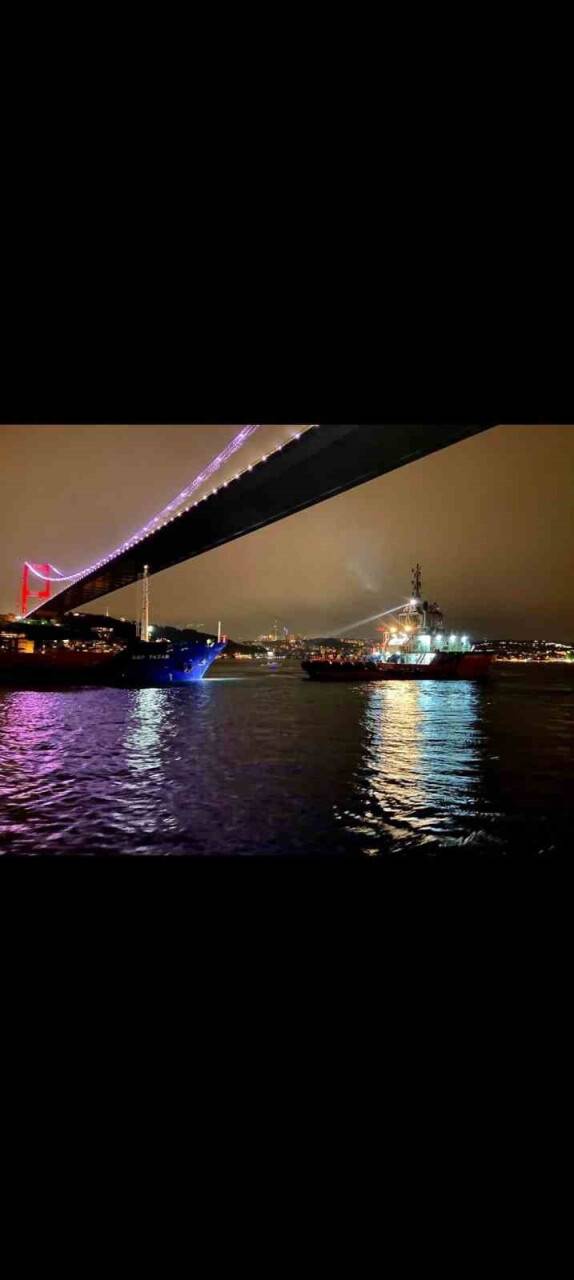 İstanbul Boğazı’nda faciadan dönüldü