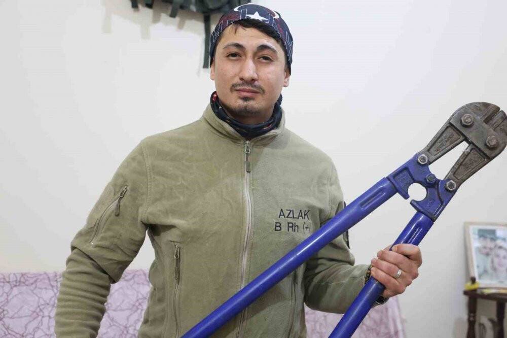 Ölüme namaz kılarken yakalandı