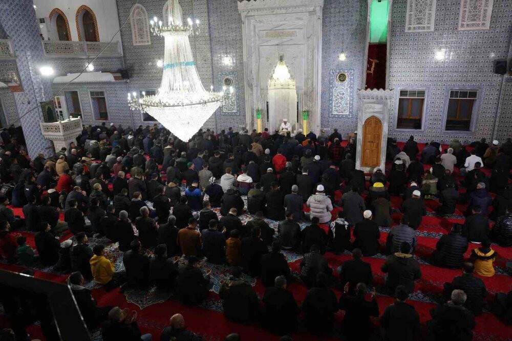 Deprem bölgesinde Miraç Kandili dualarla idrak edildi