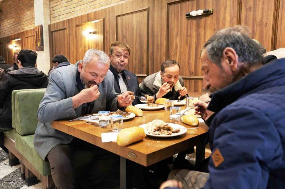 İyilik lokantası Konya'nın Güllerini misafir etti