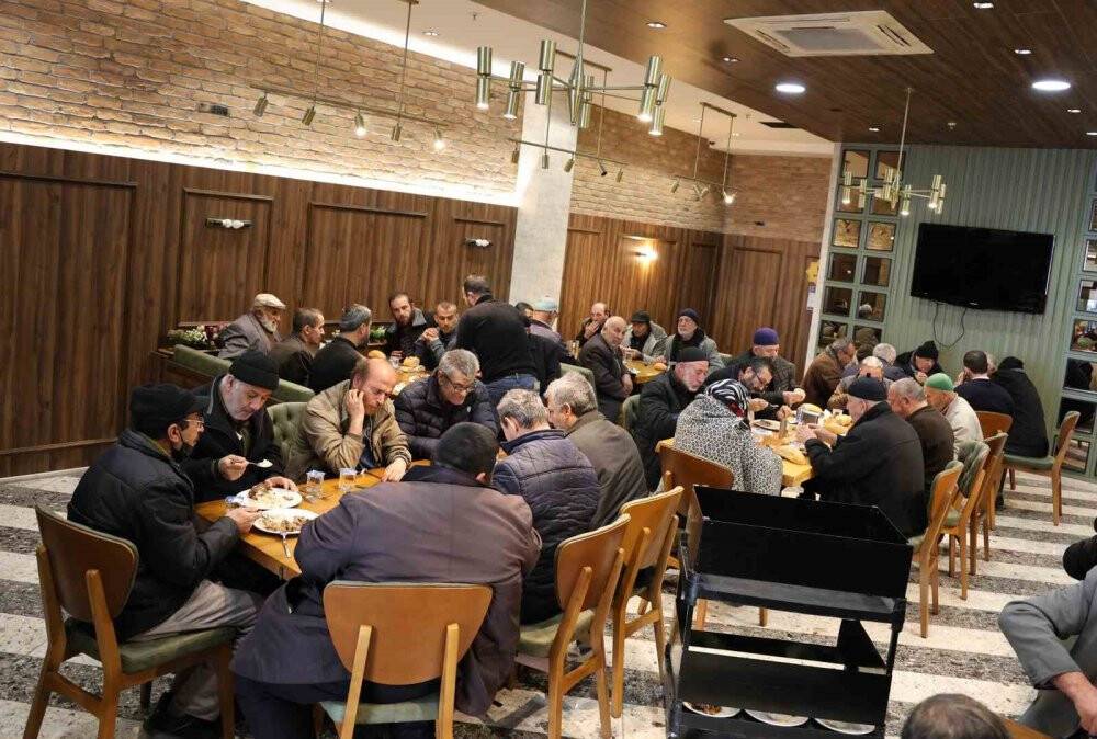 İyilik lokantası Konya'nın Güllerini misafir etti