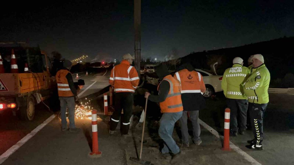 Eskişehir’de feci kaza: 190 kilometre hızla direğe çarptı