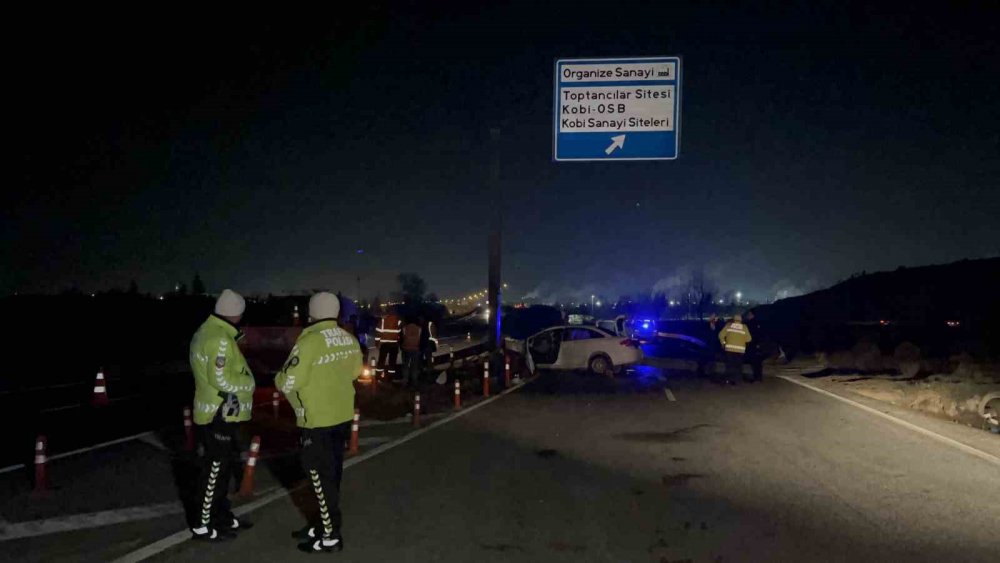 Eskişehir’de feci kaza: 190 kilometre hızla direğe çarptı